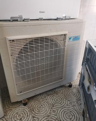 Condizionatore DAIKIN Emura trial split