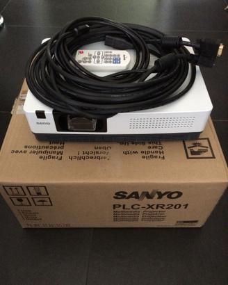 Proiettore SANYO usato pochissimo a casa, COMPLETO