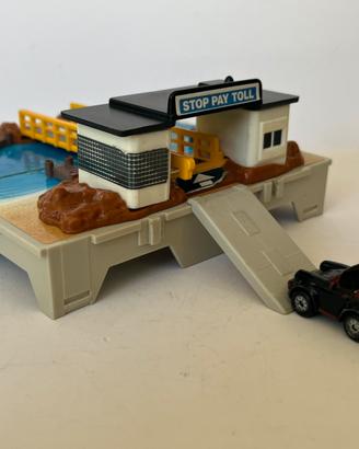Micro Machines Travel City Ponte a pedaggio