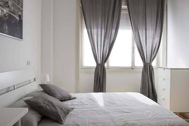 Stanza in appartamento di 130 m² a Milano