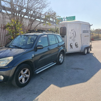 Rav 4 e trailer