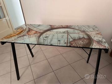 Scrivania in vetro temperato con stampa mappamondo