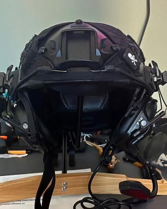Elmetto Tattico con Cuffie e Torcia, attacco NVG