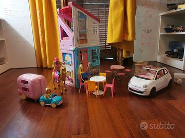 Casa di Barbie con accessori 