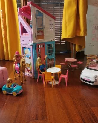 Casa di Barbie con accessori 