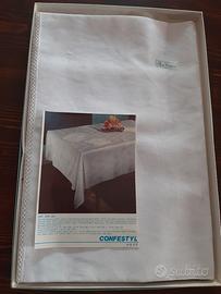 tovaglia ricamata con 8 tovaglioli 