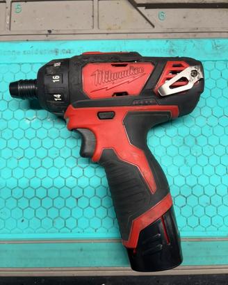 Milwaukee avvitatore M12