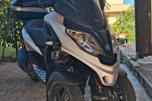 Piaggio MP3  300  2024 Guidabile con patente "B""