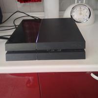 Playstation 4 con giochi e joystick 