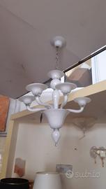 Lampadario bianco latte in vetro di murano