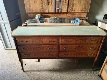 Cassettiera con specchio