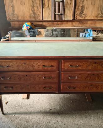 Cassettiera con specchio