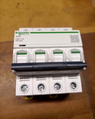 Magnetotermico Schneider 4 poli