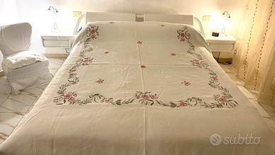 Vintage copriletto piquet bianco ricamato