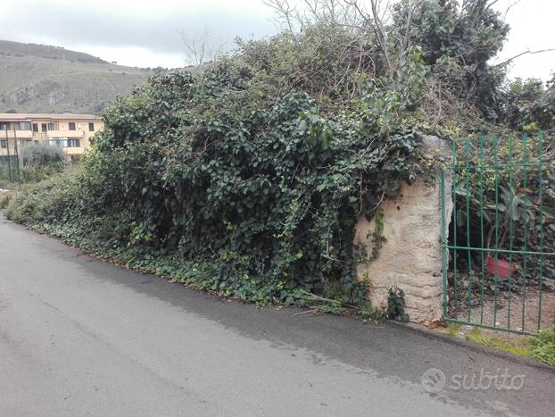 Portella di mare terreno su strada centro paese