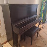 Pianoforte a muro.