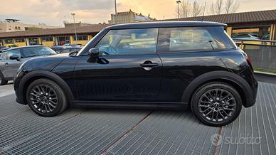 MINI COOPER C ESSENTIAL TRIM PACK XS KM 12000