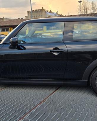 MINI COOPER C ESSENTIAL TRIM PACK XS KM 12000