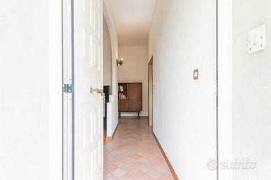 Casa indipendente di 285 m² con 5 locali e box aut