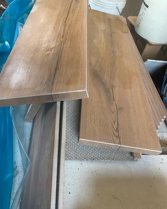 Piastrelle finto legno scala