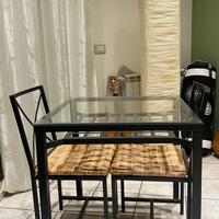Tavolo in ferro e verro con sedie
