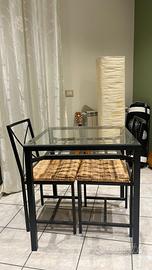 Tavolo in ferro e verro con sedie