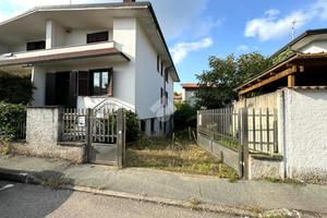 PORZIONE DI BIFAMILIARE A RESCALDINA