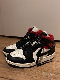 Air Jordan 1 Mid colorazione “Chicago Toe”