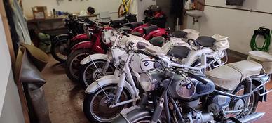 Moto d'epoca in blocco