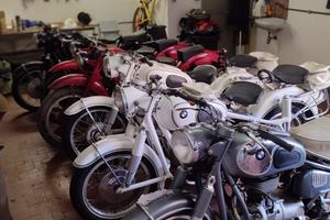 Moto d'epoca in blocco