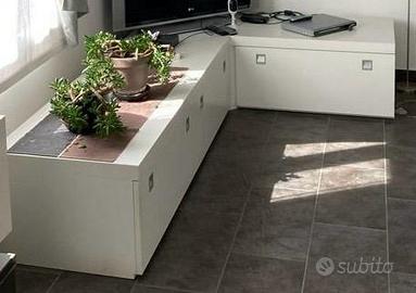 Mobile porta TV basso angolare bianco con cassetti