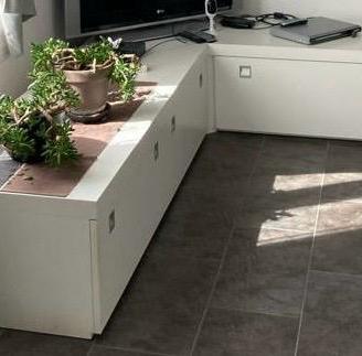 Mobile porta TV basso angolare bianco con cassetti