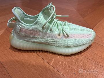 ADIDAS YEEZY BOOST 350 V2  GLOW