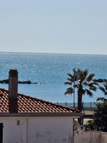 Appartamento con vista mare con due balconi