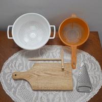 Set 5 Utensili da Cucina: Scolapasta, Tagliere e A