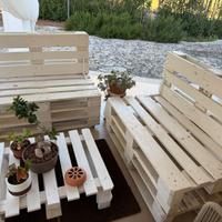 Salotto pallet per esterno bianco con cuscini