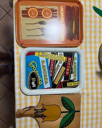 Tris Cucina Vintage: Vassoi e Tagliere in Legno De