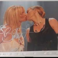 Foto Madonna & Britney Spears bacio con COA