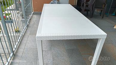 Tavolo e sedie da giardino 