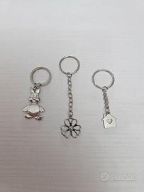Set 3 portachiavi in metallo soggetti vari