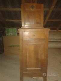 Antico comodino camera da letto