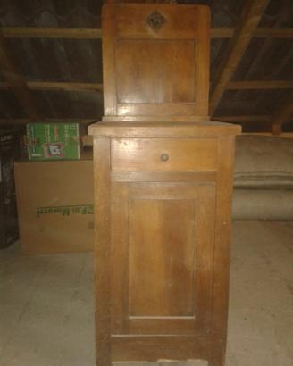 Antico comodino camera da letto