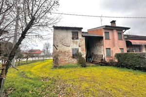 CASA SEMINDIPENDENTE A PIOMBINO DESE