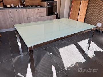 Tavolo in vetro temperato