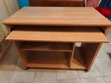 Scrivania in legno