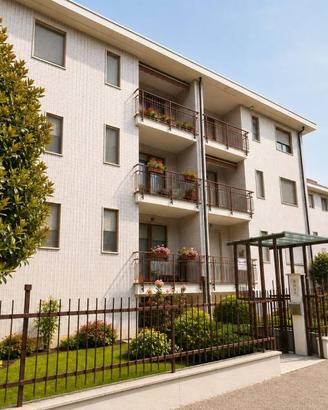 Appartamento di 127 m² con 4 locali e box auto a V