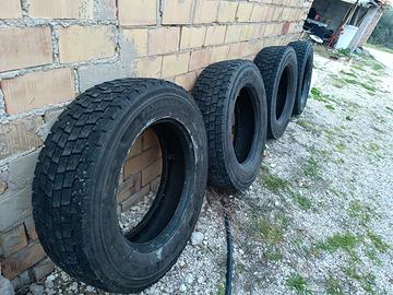 4  gomme usate triangle 275 70 22,5