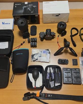 Sony a7 mkii con due obiettivi e con corredo