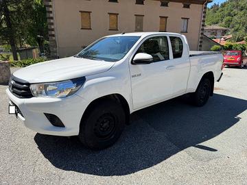 TOYOTA Hilux 2.4 D-4D 4WD 2 porte Single Cab Com