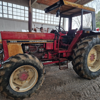 Trattore agricolo usato International 1055 4x4